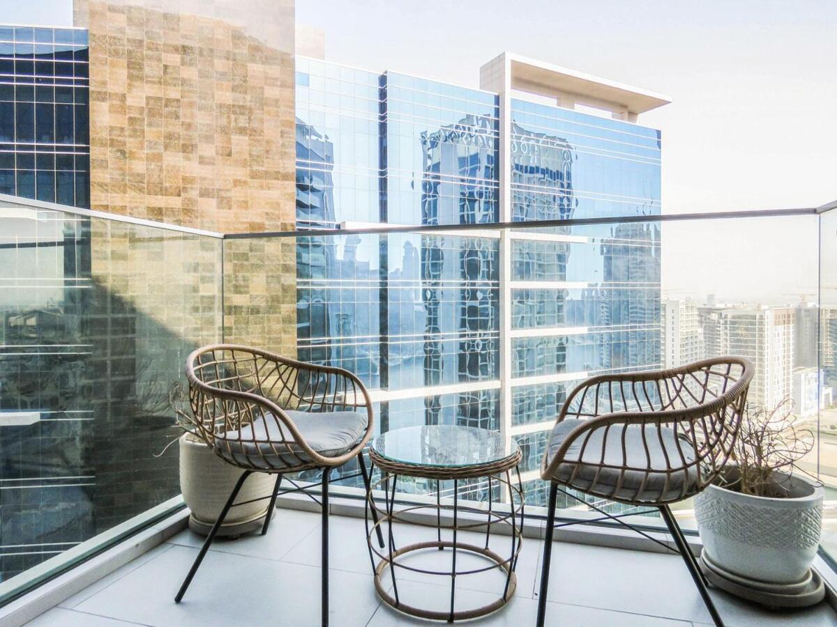 Luxury Living , Beautiful Layout Apartment *