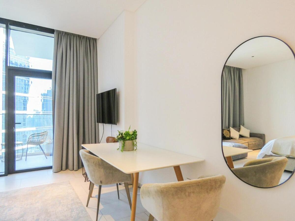 Luxury Living , Beautiful Layout Apartment